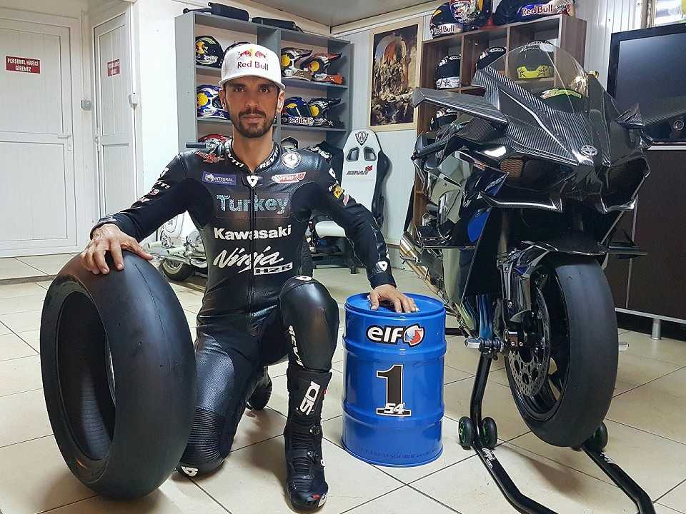 O piloto e sua moto Ninja H2R