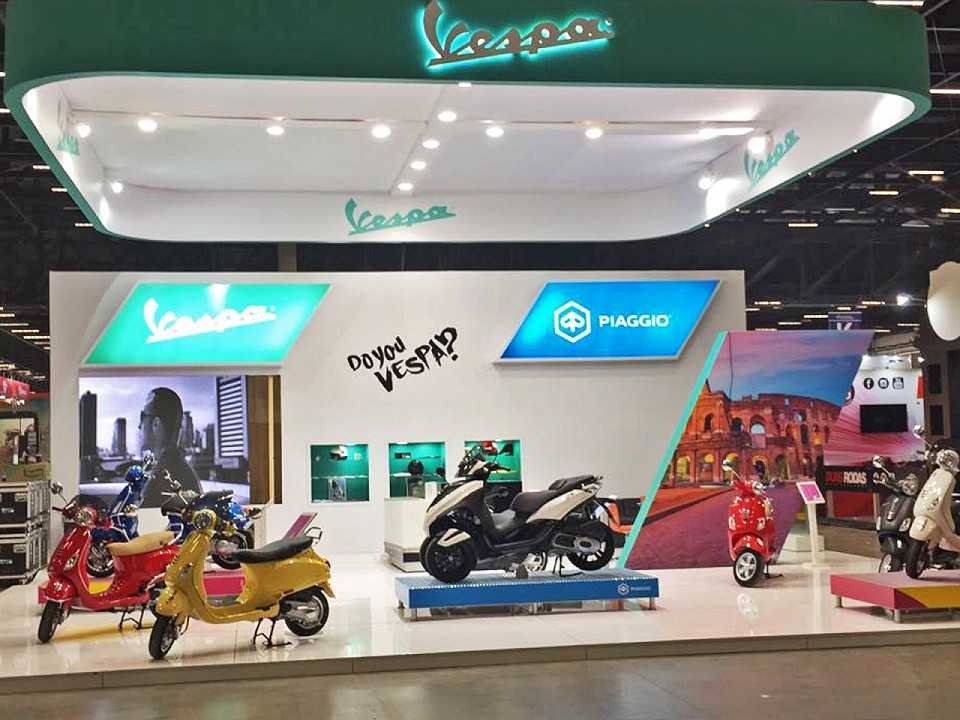 Estande da Piaggio e Vespa no Salão Duas Rodas