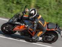 Acima a KTM Super Duke GT