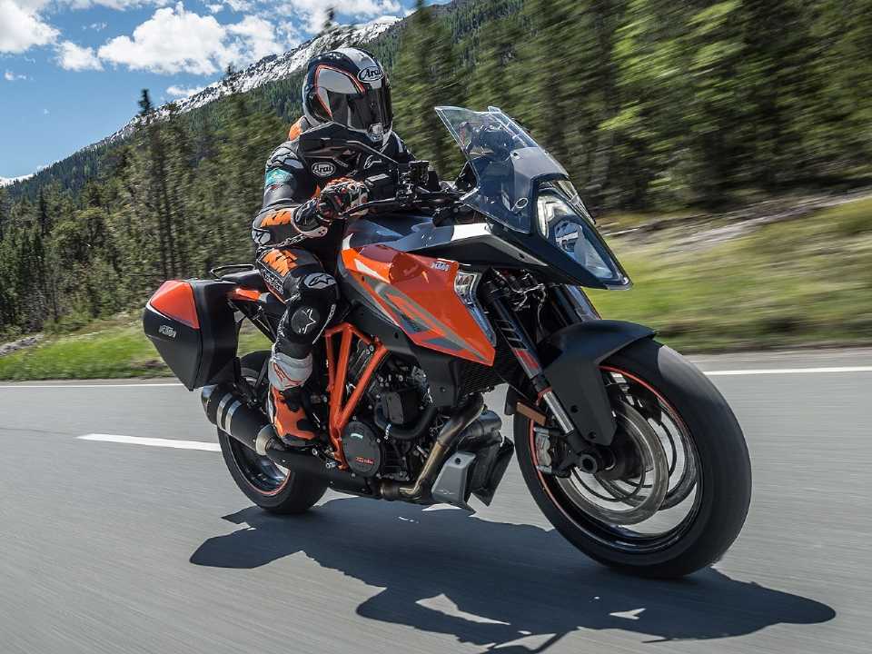 Acima a KTM Super Duke GT