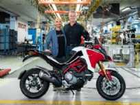 Acima a Ducati Multistrada de número 100 mil produzida nesta semana