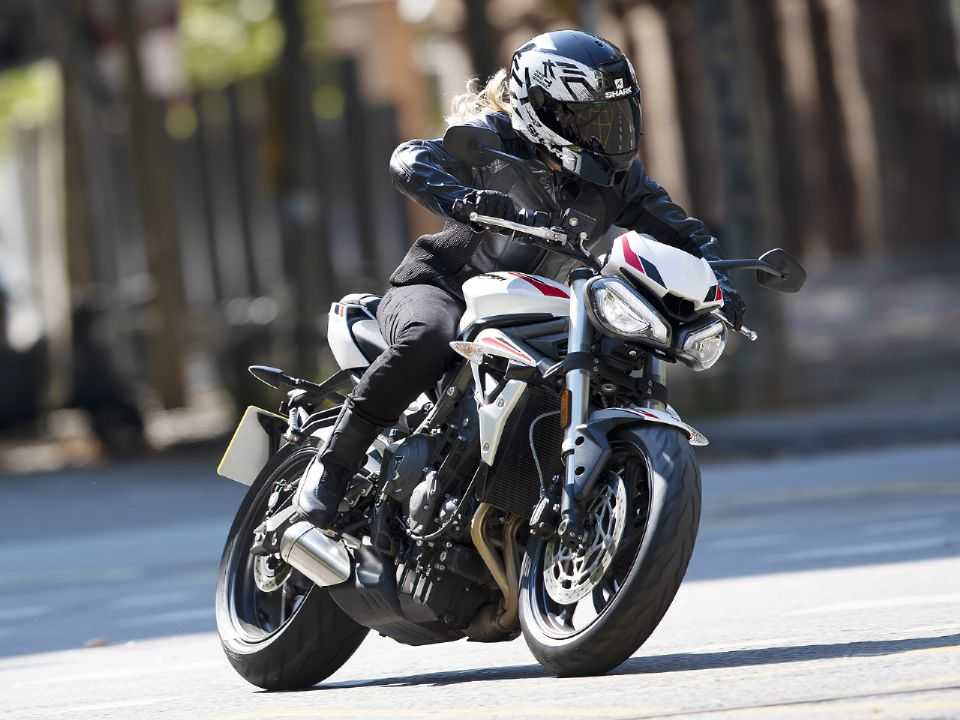 Acima a Triumph Street Triple S 2020