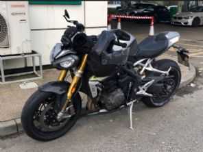 Flagra: Triumph Speed Triple 1200 RS ?vista em testes