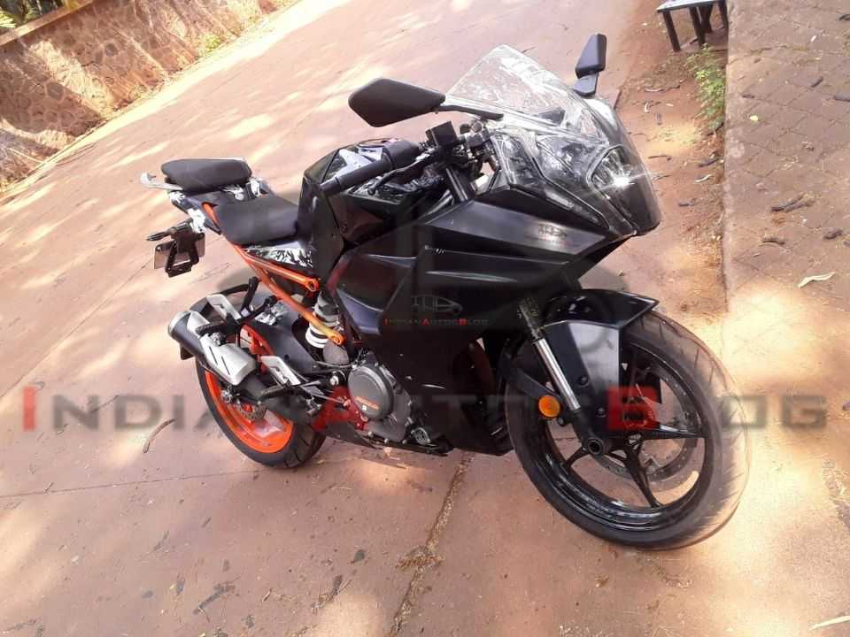 Nova KTM RC390 flagrada a na ndia