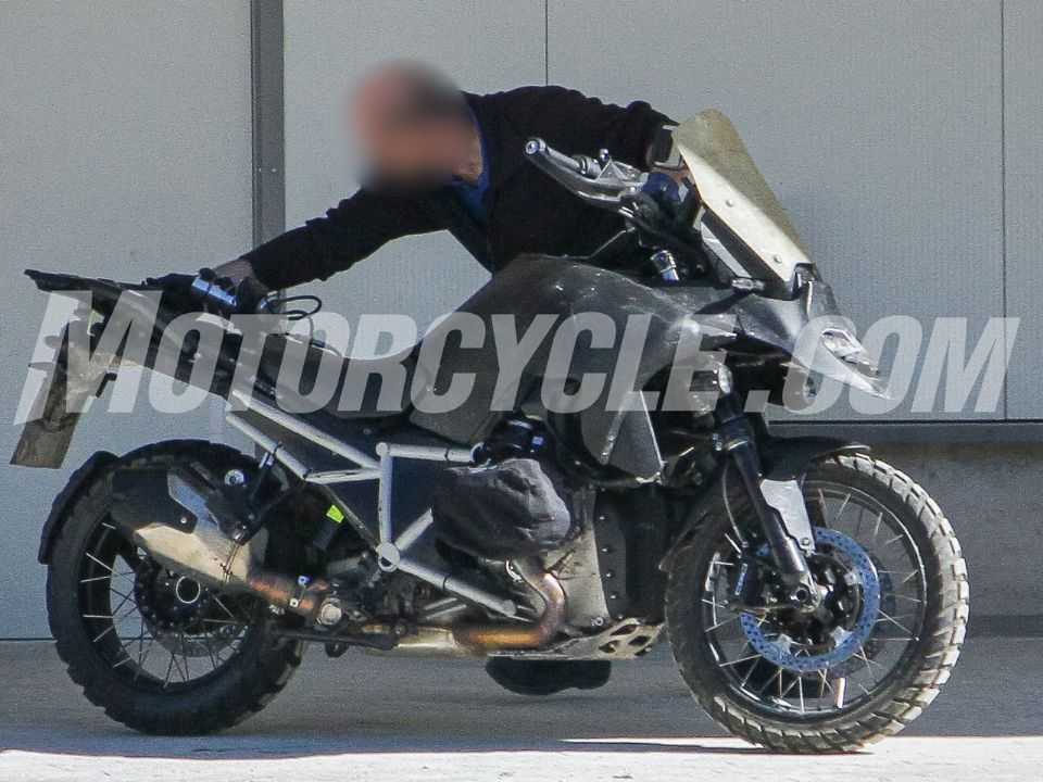 A BMW R 1300 GS ?flagrada nos EUA