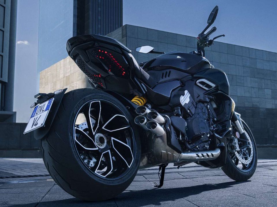 Ducati Diavel V4 2023