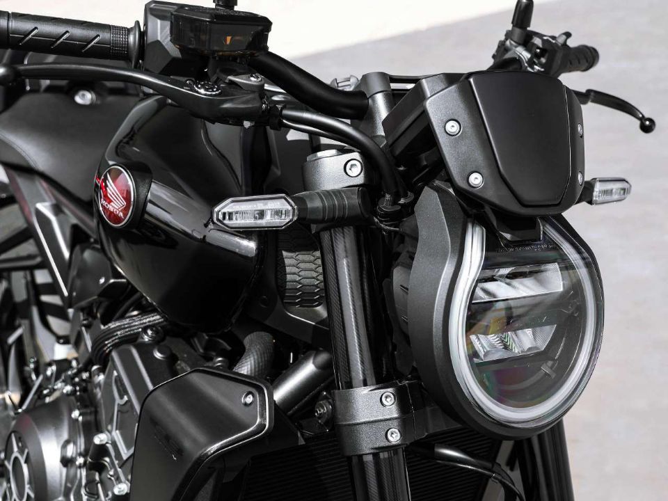 Farol dianteiro da Honda CB 1000R Black Edition