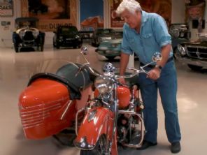 Deu ruim! Jay Leno diz que sofreu acidente com moto de 1940