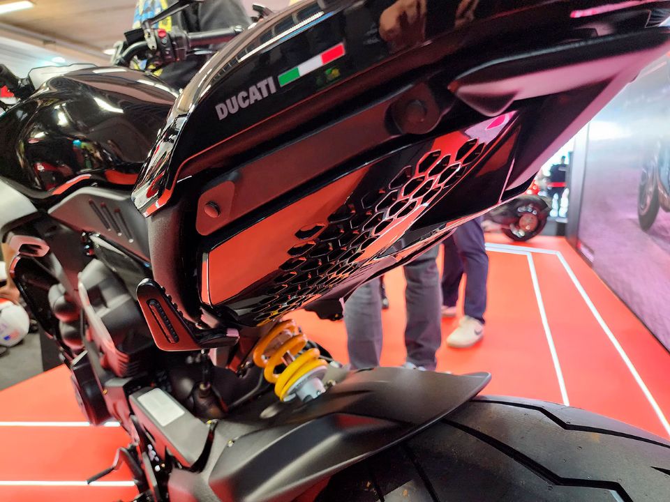 Ducati Diavel V4 2025