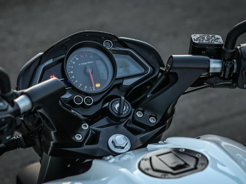 Bajaj Dominar 160 2025